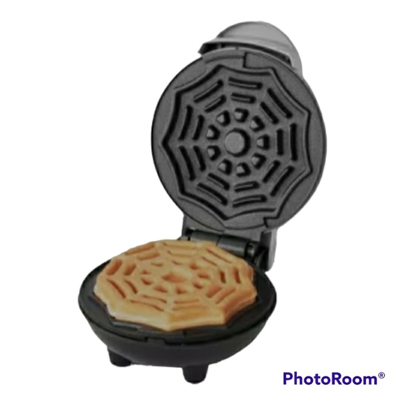 New in Box Dash Mini Spiderweb Waffle Maker - Picture 2 of 5